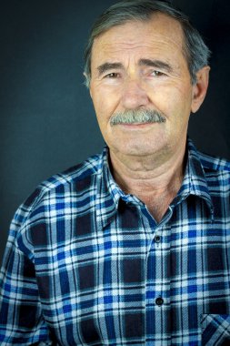 Son sınıf öğrencisinin portresi