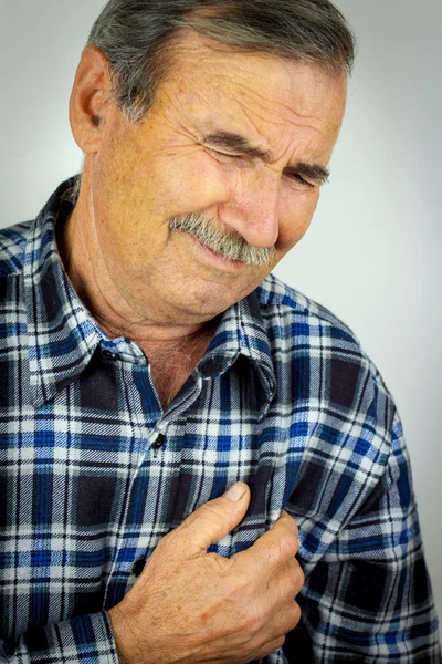Uomo con dolore al petto — Foto Stock