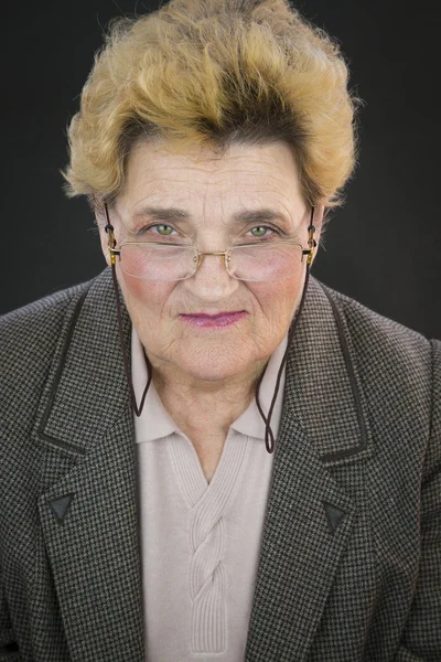 Porträt einer Seniorin — Stockfoto