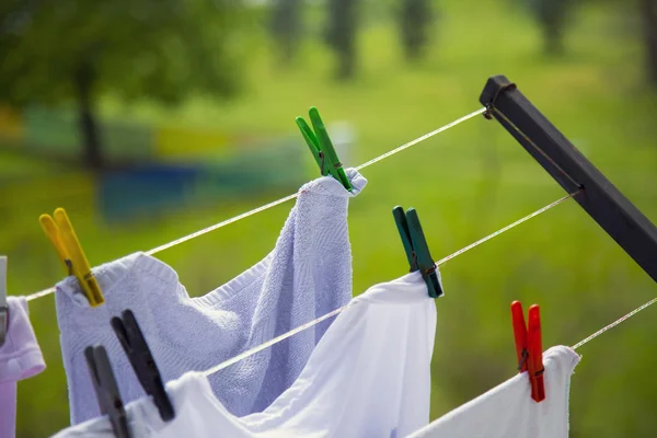 Clothes hanging to dry — Stock Photo, Image