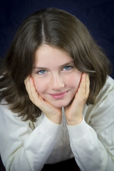 Portrait of beautiful young girl — Stock Photo, Image