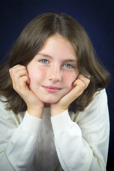 Όμορφο κοριτσάκι με φακίδες — Φωτογραφία Αρχείου