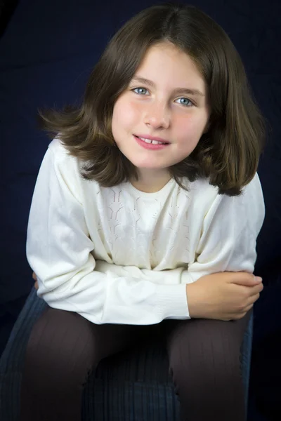 Portrait of beautiful young girl — Stock Photo, Image