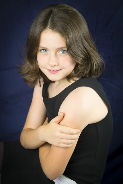 Portrait of beautiful young girl with blue eyes — Stock Photo, Image