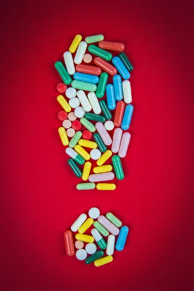 Signo de exclamación hecho de pastillas — Foto de Stock