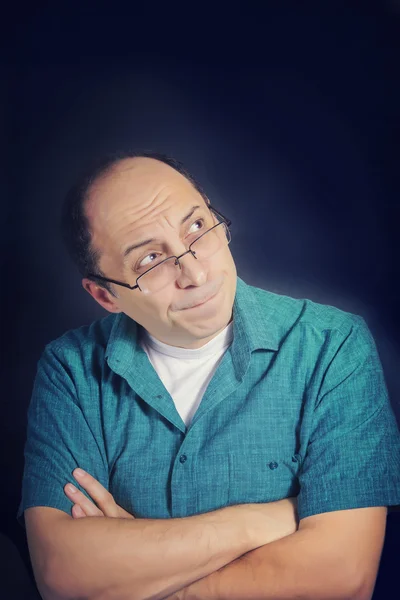 Düşünme ve seyir yetişkin adam portresi — Stok fotoğraf