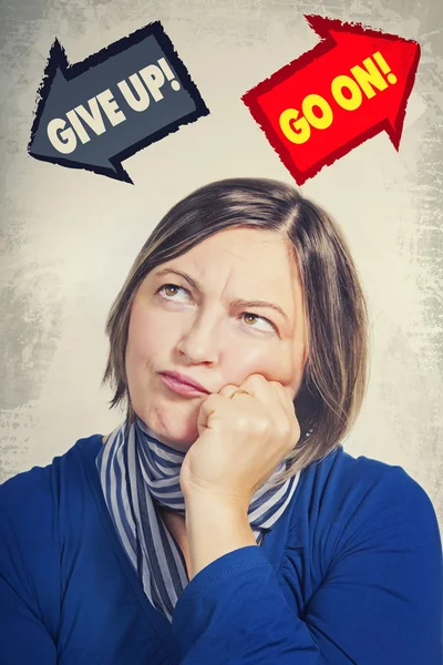 Retrato de la mujer pensando — Foto de Stock