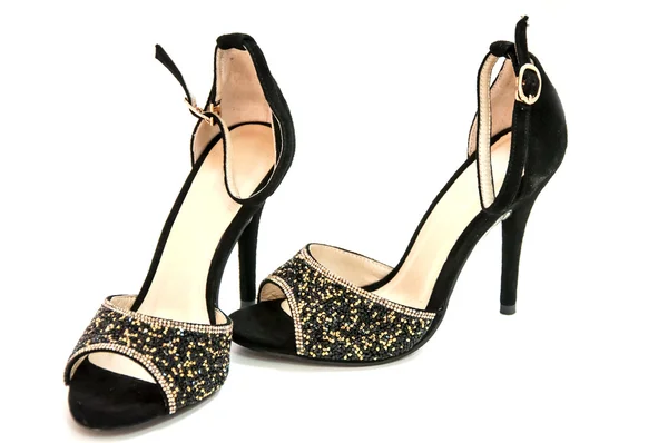 Satılık beyaz arka plan üzerinde görüntülenen siyah kadın yüksek topuklu ayakkabı.