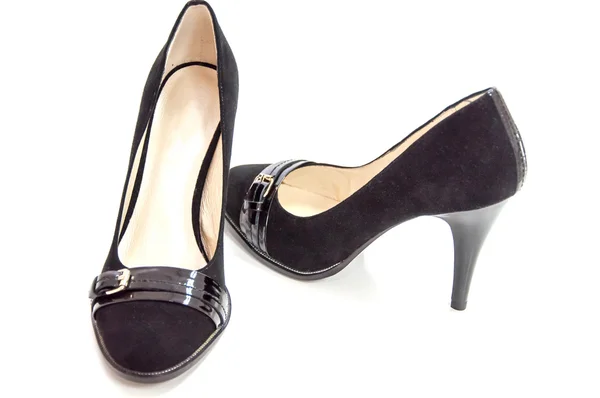 Zapatos de tacón medio negro para mujer en blanco . — Foto de Stock