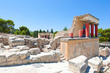 Knossos Sarayı Yunanistan Crete adada. Knossos Girit en büyük Tunç Çağı arkeolojik sitesi ve Avrupa'nın en eski şehridir.