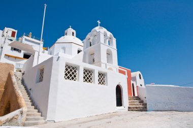 Caldera kenarına Ortodoks Kilisesi. Fira, adanın Santorini, Yunanistan.