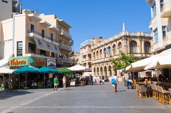 Kreta, Heraklion-juli 21: De Venetiaanse loggia als gezien van Lions plein op het eiland Kreta op juli 21,2014, Griekenland. — Stockfoto