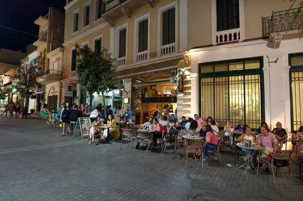 CRETE,HERAKLION-JULY 24: Nightlife in Heraklion city next to Lions Square on July 24,2014 on the island of Cete in Greece. — Stok fotoğraf