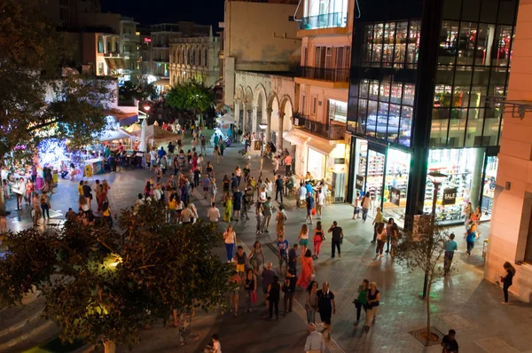 Beton, Heraklion-Juli 24: Nachtleben und Löwenplatz am 24. Juli 2014 auf der Betoninsel, Griechenland. — Stockfoto