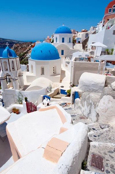 Chiese di Oia sull'isola di Santorini, Grecia . — Foto Stock