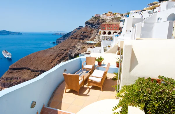 Acogedor patio en Fira en la isla de Thera (Santorini) .Grecia . —  Fotos de Stock