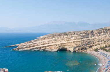 Düz Messara ve Asteroussia Dağları Yunanistan Crete adada sınırlarını Matala kumsalda.