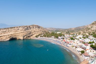 Kandiye Girit, Yunanistan yakınındaki Matala kumlu plaj ile panoramik mağaralar.