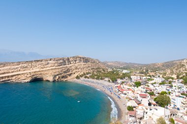 Kandiye Girit Adası Yunanistan yakınındaki mağara ile Matala kumlu plaj.