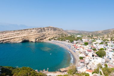 Mağaralar yakın Kandiye Girit, Yunanistan ile Matala kumlu plaj.
