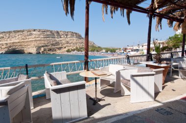 Matala, Crete-Temmuz 22: Yerel restoran Matala köyü üzerinde Temmuz 22,2014.Crete, Yunanistan.