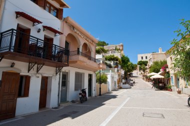 Rethymno, Crete-Temmuz 23: Turist Temmuz'da yerel restoranda bir dinlenme var eski Rethymno şehir şehir 23,2014. Crete island, Yunanistan.
