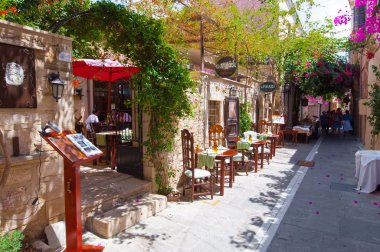 Rethymno, Girit-Temmuz 23: Temmuz 23,2014 içinde Resmo şehri Girit Adası, Yunanistan üzerinde yerel bir restoran iç.