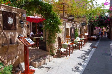 Rethymno, Girit-Temmuz 23: Temmuz 23,2014 içinde Resmo şehri Yunanistan'da Girit üzerinde yerel bir restoran iç.