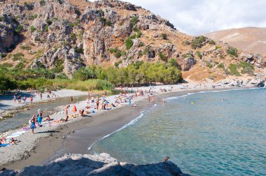 Crete, Yunanistan-Temmuz 23: Pastoral Preveli kumsalda Temmuz 23,2014 Girit, Yunanistan. Preveli beach ana şehrin güneyindeki 40 km mesafededir ve Girit'te en pastoral plaj.