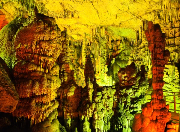 ギリシャのクレタ島の Psychro 洞窟の中. — ストック写真