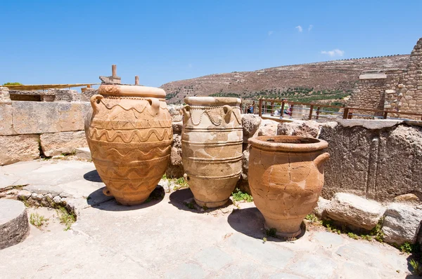 De Pithoi of opslag potten op het paleis van Knossos op het eiland Kreta, Griekenland. — Stockfoto