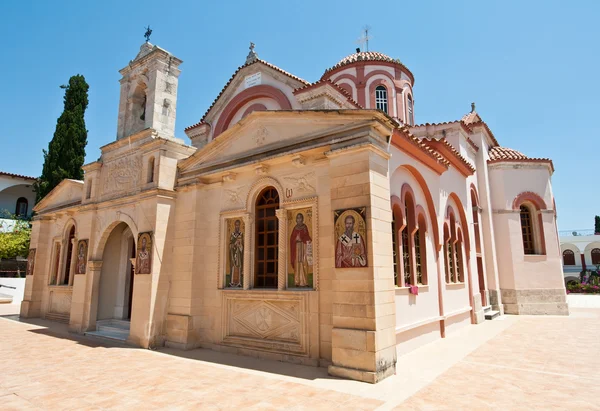 CRETE,HERAKLION-JULY 25:Monastery of Panagia Kalyviani next to Mires village on July 25,2014 on the Crete island, Greece. The Monastery of Panagia Kalyviani is located 60km south of Heraklion. — Stockfoto