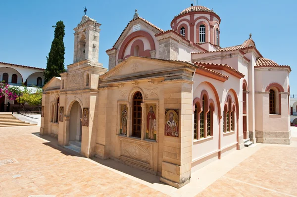 CRETE,HERAKLION-JULY 25: Monastery of Panagia Kalyviani next to Mires and Kalyvia villages on July 25 on Crete island, Greece. The Monastery of Panagia Kalyviani is located 60km south of Heraklion. — 图库照片