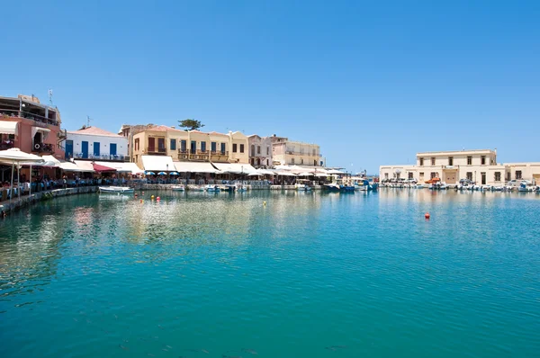 Kreta, Rethymno-lipiec 23: Starego portu weneckiego z różnych barów i restauracji w mieście Retimno na lipiec 23,2014. Crete island, Grecja. — Zdjęcie stockowe