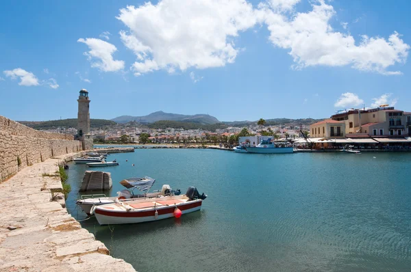 Uitzicht op de oude haven. Rethymno stad, The Kreta, Griekenland. — Stockfoto