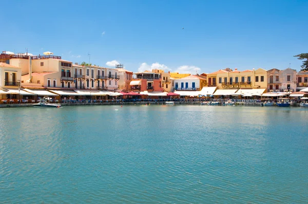 Kreta, Rethymno-lipiec 23: Starego portu weneckiego z różnych barów i restauracji w mieście Retimno lipca 23,2014 na Krecie, w Grecji. — Zdjęcie stockowe