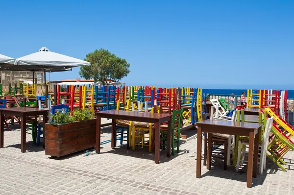 Restaurante em frente ao mar na ilha de Creta, Grécia . — Fotografia de Stock