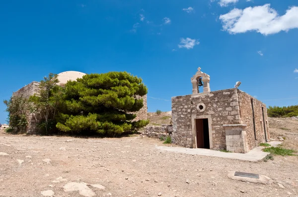 Kyrkan i Agia Ekaterini på toppen Fortezza, Crete. Grekland. — Stockfoto