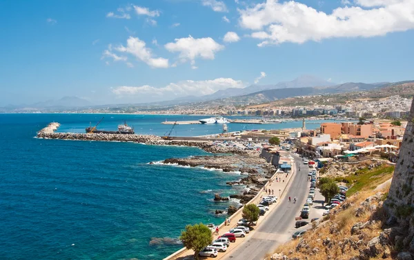 Panoramisch uitzicht van Rethymno stad op het eiland Kreta, Griekenland. — Stockfoto