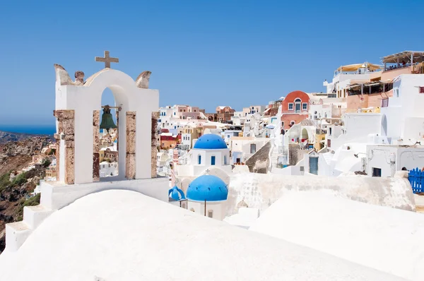 Oia village with typical houses on the island of Santorini,Greece. — Stock Photo, Image