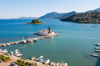 Chalikiopoulou, Corfu, Yunanistan adada Vigla tepenin üzerinden görüldüğü gibi Lagoon.