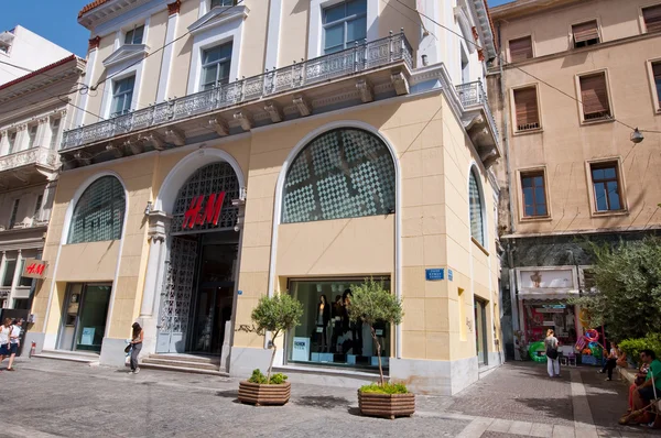 Athene-22 augustus: H & M slaan op Emrou street op augustus 22,2014 Athens, Griekenland. — Stockfoto