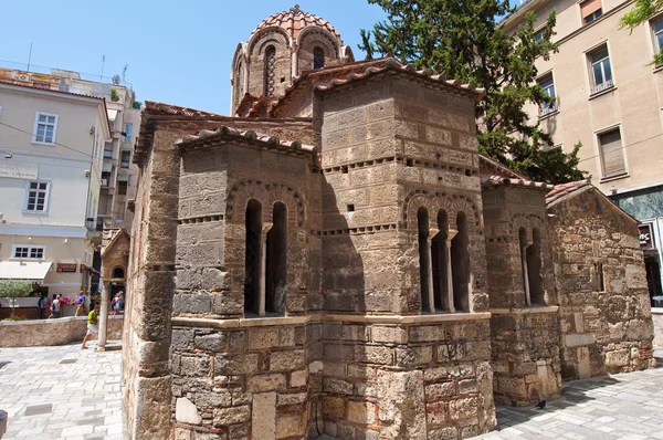 ATHENS-AUGUST 22: The Church of Panaghia Kapnikarea on Emrou street on August 22,2014 Athens, Greece. The Church of Panaghia Kapnikarea is a Greek Orthodox church in Athens. Greece. — Stok fotoğraf