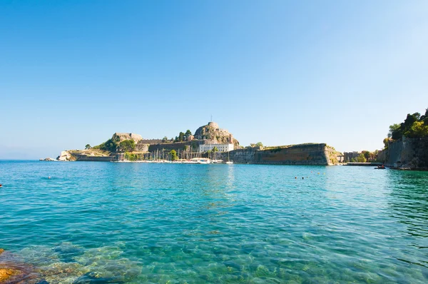 Die alte Festung von Korfu in der Ferne, Griechenland. — Stockfoto