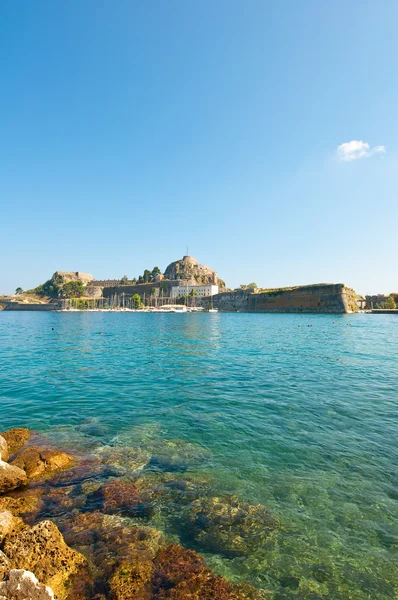 Widok na stary twierdzy Korfu w oddali, Grecja. — Zdjęcie stockowe