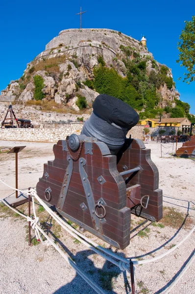 Antique Canon in the Old Fortress. Kerkyra city, Corfu island, Greece. — Stok fotoğraf