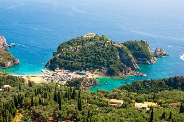 Palaiokastritsa, Corfu, Yunanistan adada panoramik.