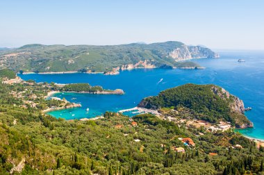 Palaiokastritsa plajlar: Korfu, Yunanistan adada panoramik manzaralı.