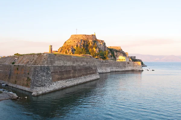 La Fortezza Vecchia durante la sera sull'isola di Corfù, Grecia . — Foto Stock