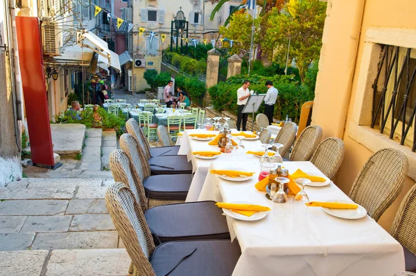 El restaurante exterior en la isla de Corfú, Grecia . Imagen de stock